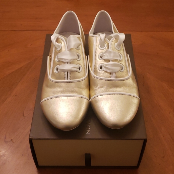♤ Louis Vuitton Gold Sneakers - Picture 1 of 6